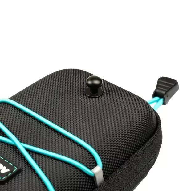 The rigid case for GPS is a tough, practical accessory to protect your device properly. It features a fixing ring with which you can attach the device to your belt or rucksack.