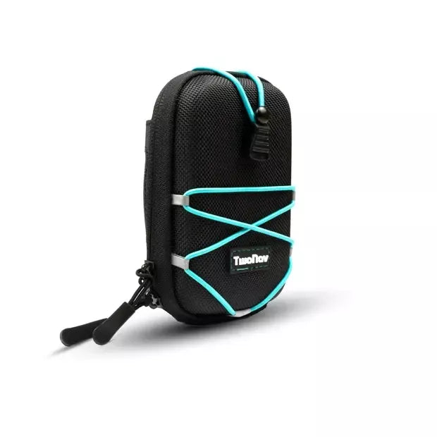 The rigid case for GPS is a tough, practical accessory to protect your device properly. It features a fixing ring with which you can attach the device to your belt or rucksack.